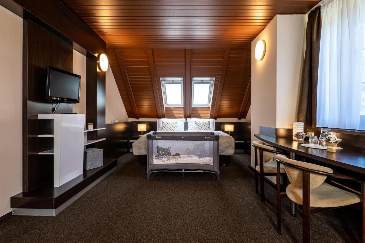 Wellness Hotel Pod Kycmolem Horni Lomna Exterior foto