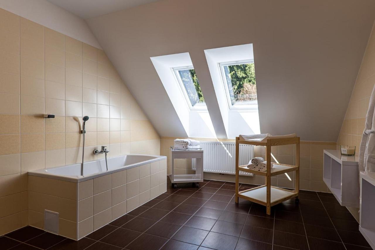 Wellness Hotel Pod Kycmolem Horni Lomna Exterior foto